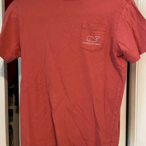Red Vinyard Vines tshirt